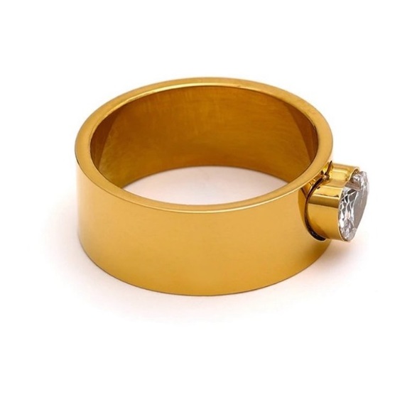 18k Gold Plated Titaium Heart Ring Size 8 - Picture 5 of 6